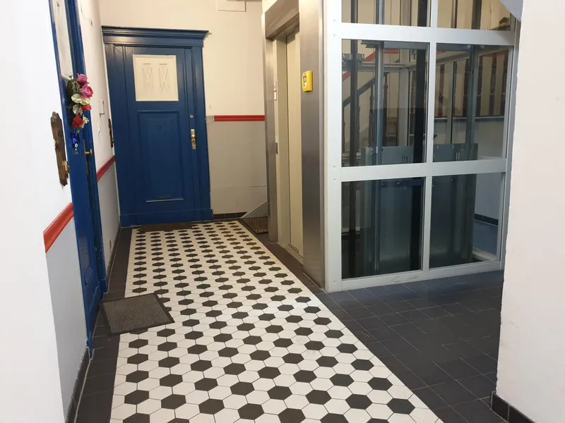 ZEC6-63- Helle 3-Zimmer Dachgeschosswohnung mit großer Dachterrasse - mit Aufzug — photo 1